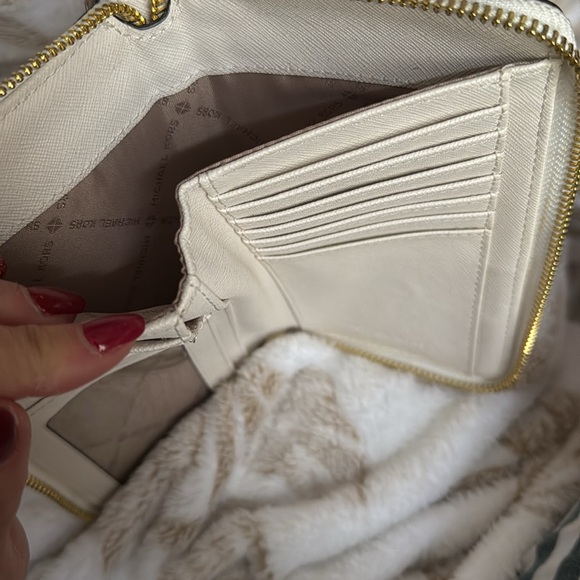 Michael Kors zippered wallet - Picture 6 of 6